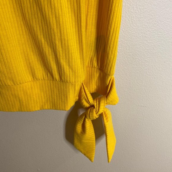 NEW Amy Byer Yellow Flutter Sleeve Boho Blouse - Picture 3 of 5